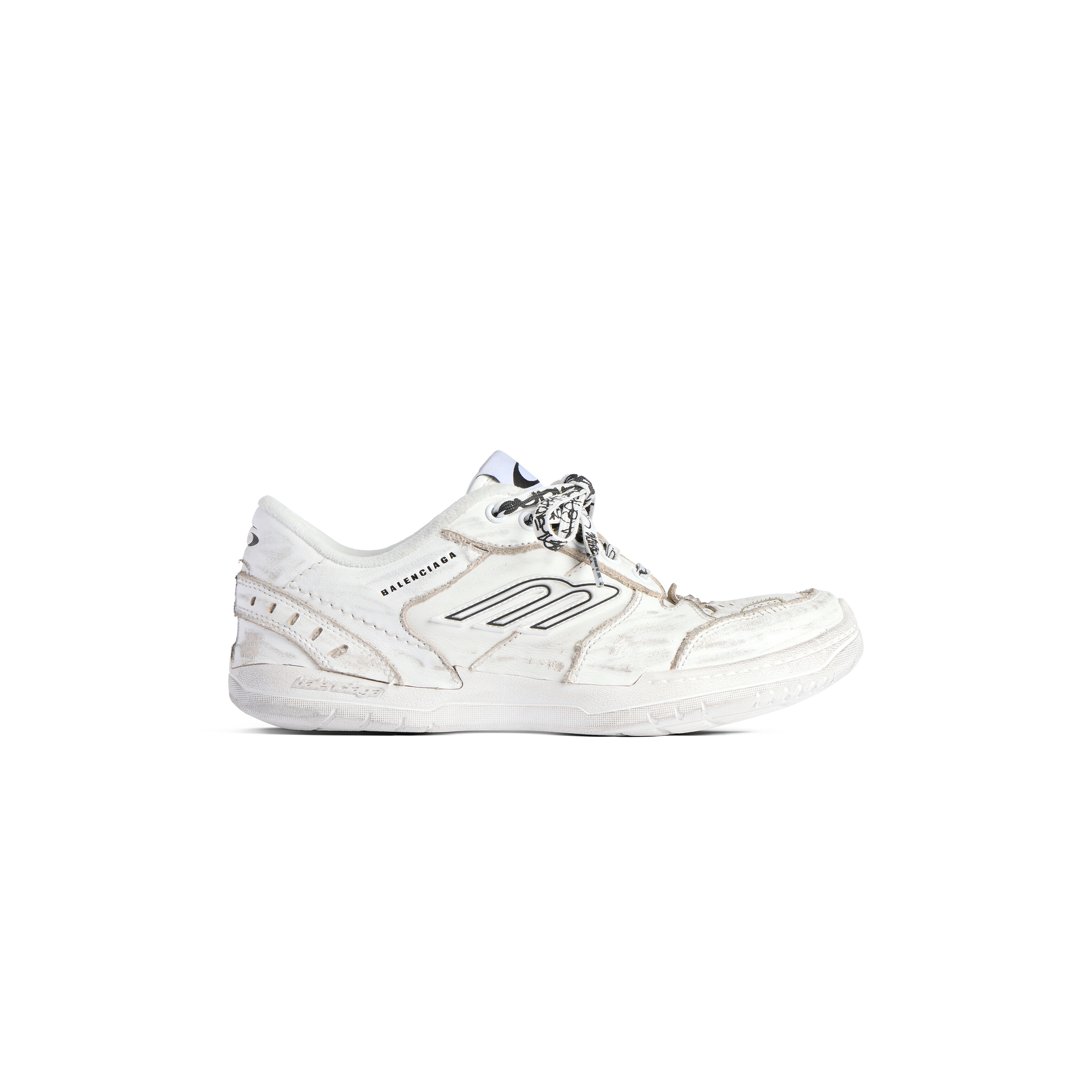 BALENCIAGA HAMPTONS MEDIUM WORN-OUT SNEAKER IN WHITE 841763WCURS9000